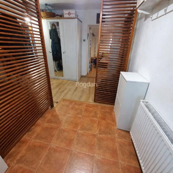 Proprietar vând casă P+1E+M, cu 8 camere în Ghiroda - 14