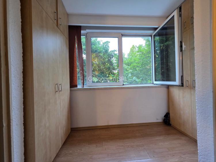 Ap cu 3 camere, et 3/9,Alexandru Obregia, vizavi P-ta  de scoala nr 189 - 9