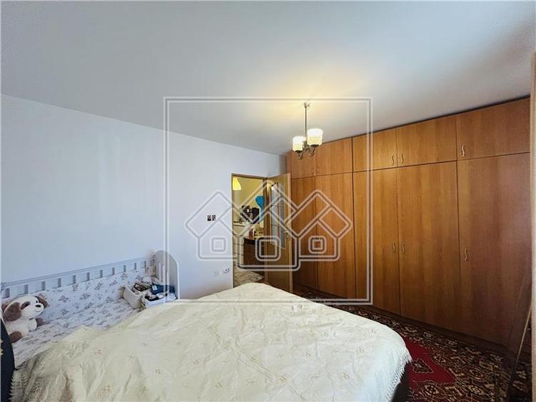Ap decomandat, 60 mp utili, 2 camere si balcon - Turnisor