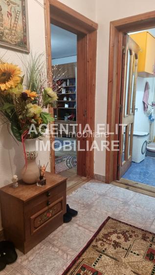 Apartament 2 camere, zona Scolii nr 7, etaj 2, decomandat - 3