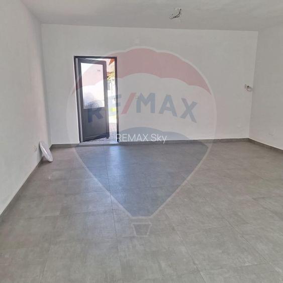 Spațiu comercial de închiriat – Zonă cu trafic intens, lângă Piață - 3