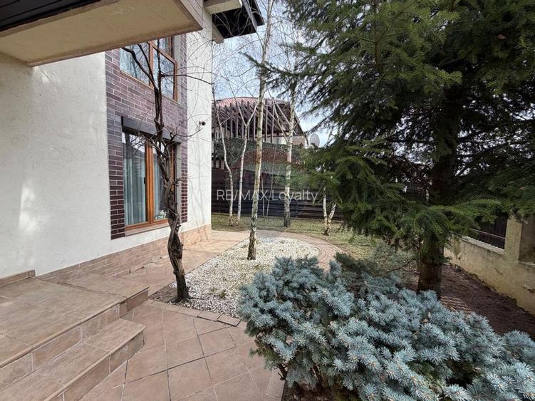 De vanzare Casă / Vilă cu 9 camere la lac cu piscina - 12