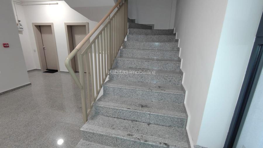 Bloc nou, S+P+5E, cu 19 apartamente, cu 1,2 si 3 camere,  zona Central - 20