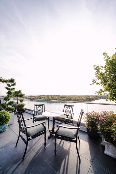 Penthouse pe malul lacului cu o terasa de 120 mp - Lebada -complet amenajat - 2