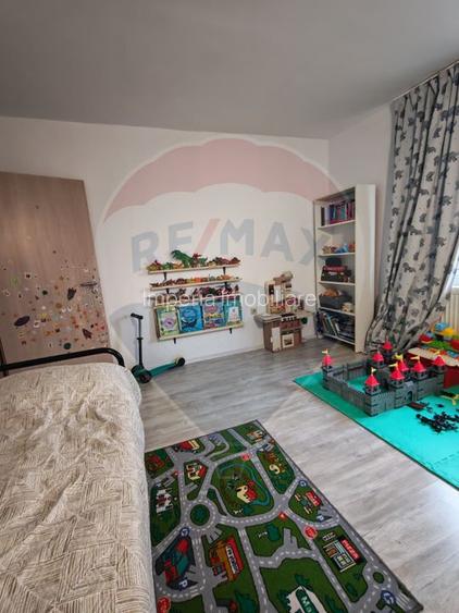 P+E+M cu 13 camere, Bariera Valcii in proximitatea Spitalului Regional - 9