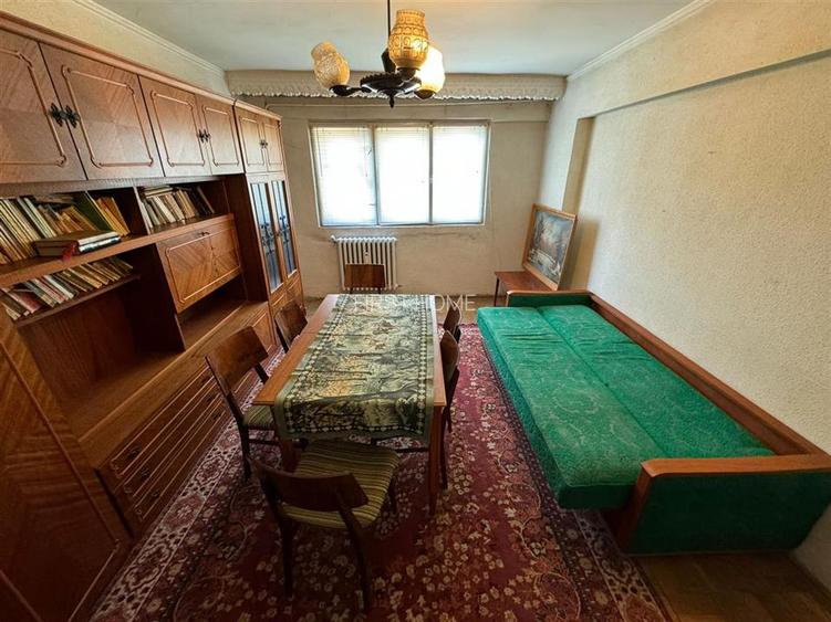 Apartament 3 camere, 1 boxa, zona Centrala , etaj 4 - 5