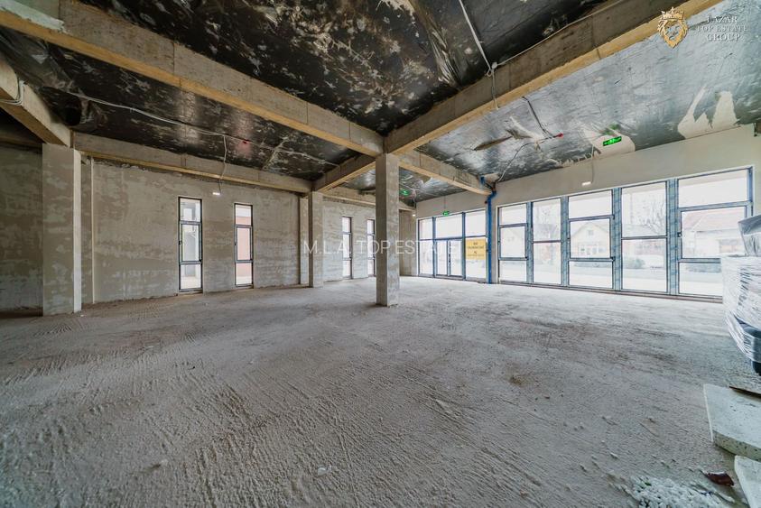 Spatiu Comercial Premium – 370 mp, Vitrină 13 m, 3 Intrări • Adora Par - 16