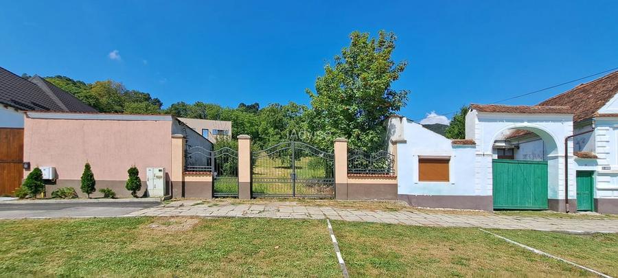 Proprietate superba teren, cladire cu opt garaje si gard zidit - 15