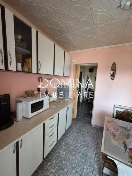 Vanzare apartament 2 camere, et. 2,  situat in Rovinari, strada Sporturilor - 6