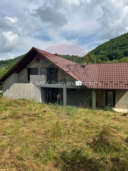 Casă / Vilă cu 7 camere de vânzare - 13