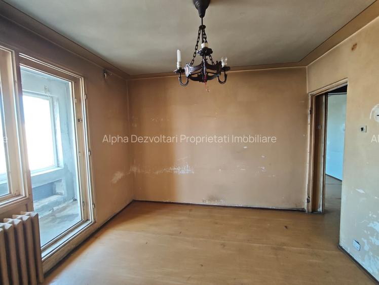 Titan, Piata 1 Decembrie 1918, str. Ciucea - 7