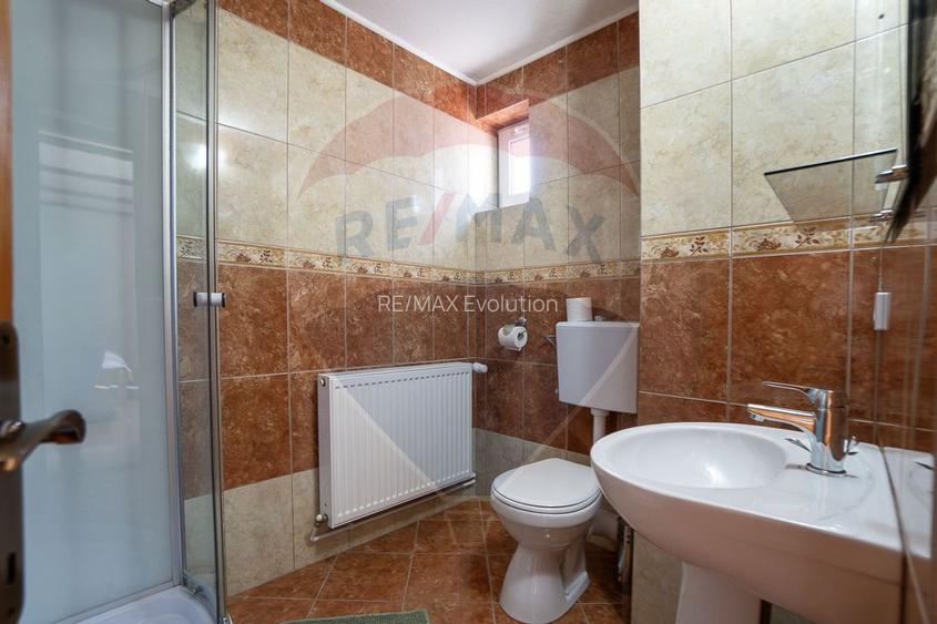 Oportunitate rară: Casă de vacanță sau Pensiune în Poiana Mărului - 19