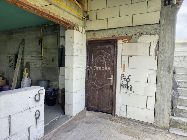 Casă la roșu,  – Oradea, str. Caișilor. 175 000 E . Comision 0 - 10