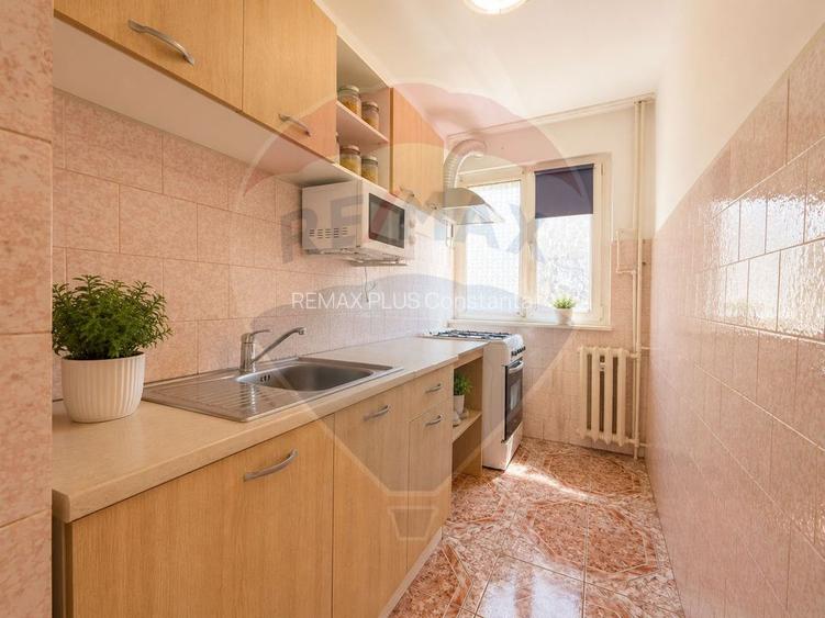 Apartament cu 2 camere de vanzare in KM 4-5 etaj 2 - 6