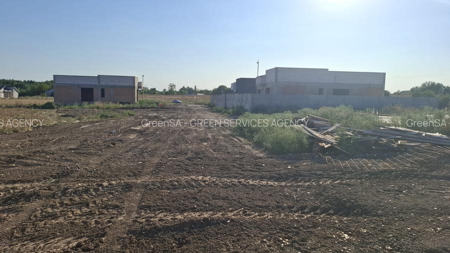 Ciutaci - Salciei, 800 mp, deschidere 40 m, drum 11 m, langa vile in constructie - 40