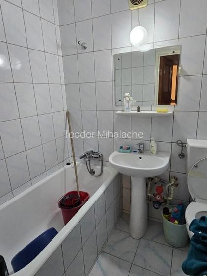 Proprietar vand apartament 3 camere decomandat etaj 1 Rahova str. Garoafei - 5