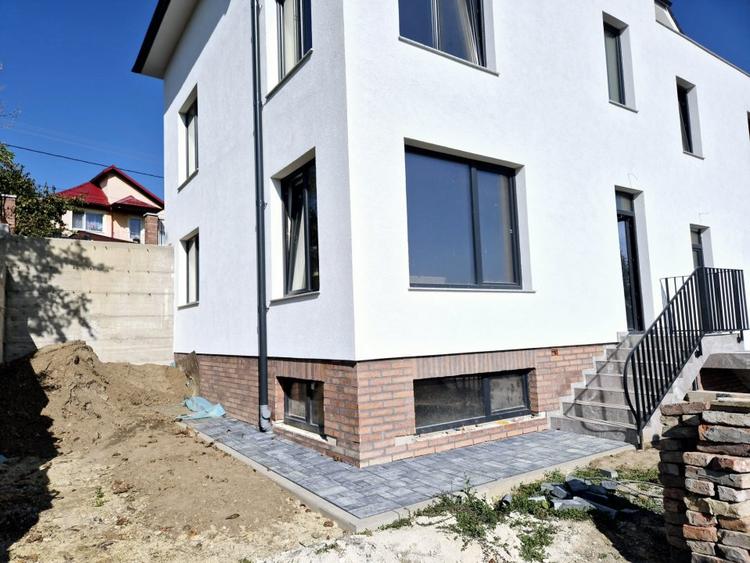 Duplex in Dambul Rotund cu front la doua strazi