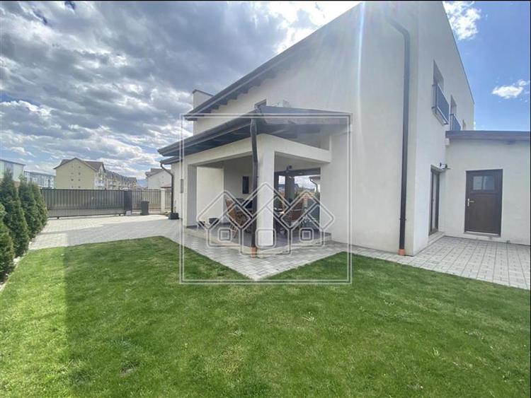 Casa moderna, cu 4 camere si teren de 220 - Selimbar