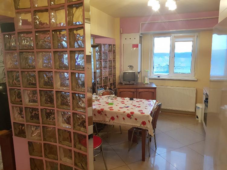 Apartament 3 camere decomandat, Buzaului.