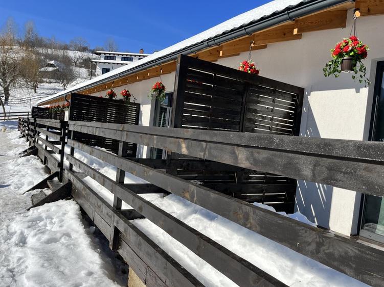 VAND COMPLEX TURISTIC IN BRAN LANGA PARTIA DE SCHI ZANOAGA
