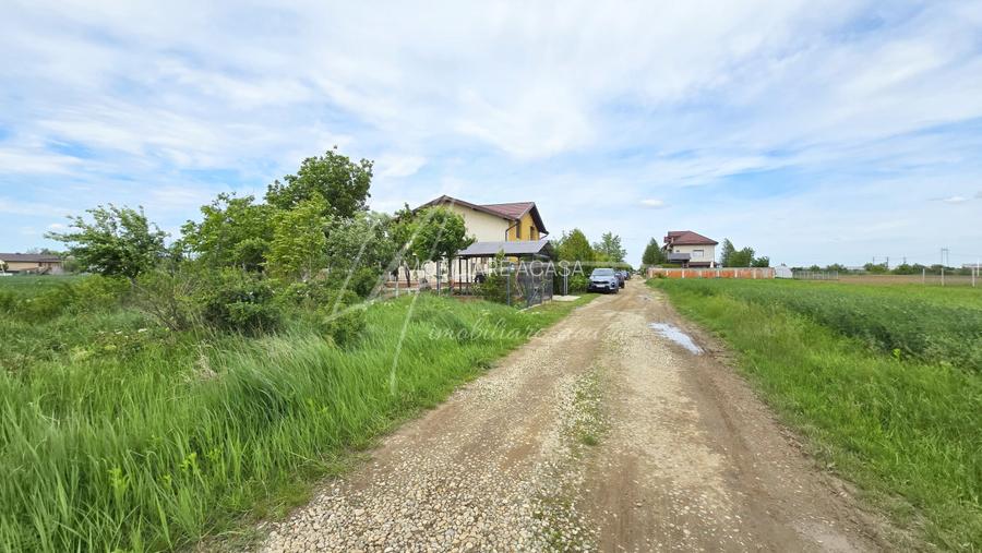 Teren intravilan in zona rezidentiala, la 1 km de A0 si A1 - 5
