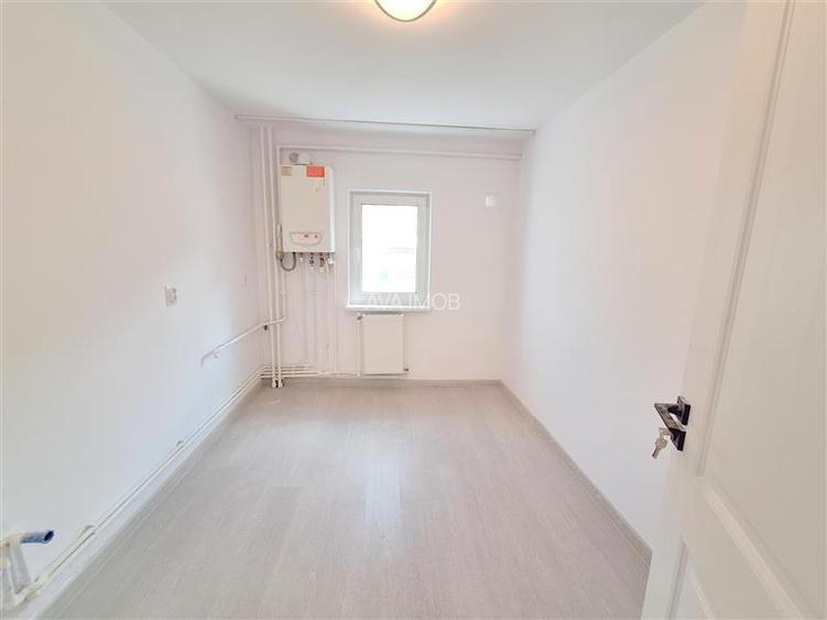 Apartament 2 camere, Renovat complet, zona Cora Bacau - 3