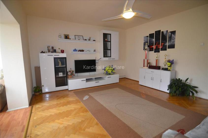 Apartament 3 camere decomandat 2 bai.2 balcoane  etajul 2   Judetean - 10