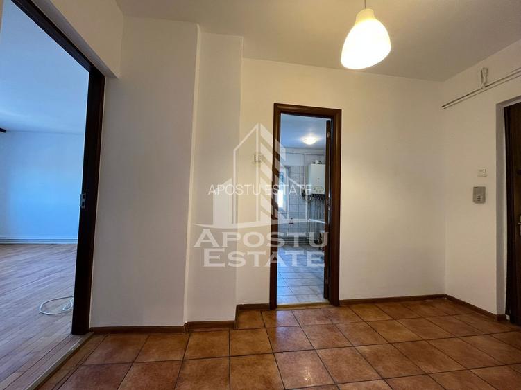 Apartament cu 3 camere, 2 bai, decomandat, centrala proprie, Sagulu - 8