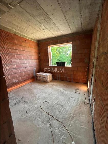 Utvin- toate utilitatile- 4 camere- bucatarie inchisa - 12