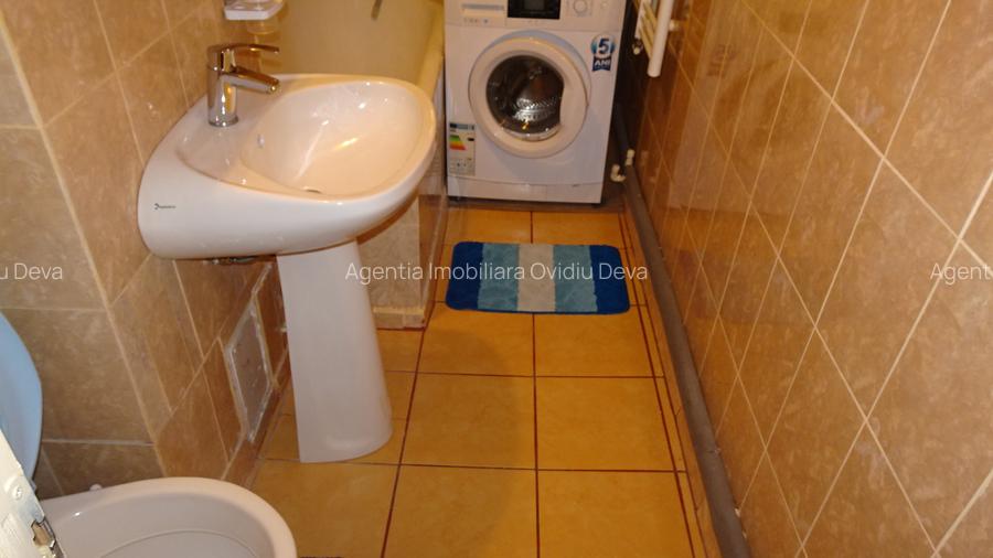 Inchiriez apartament cu 2 camere in Deva, parter, zona Pacii (scoala Andrei Sagu - 9