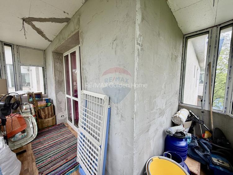 Apartament cu 4 camere de vânzare pe Strada Longinescu - 16