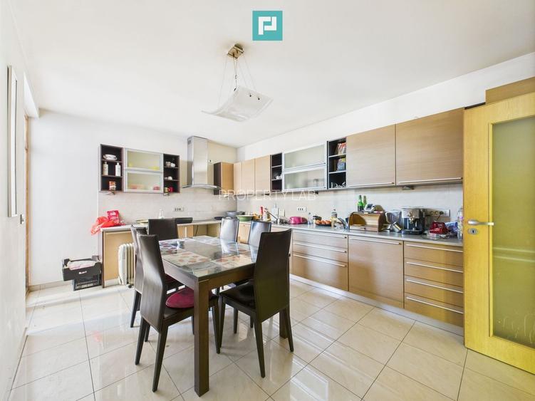 Casă Mehala – Ideală pentru două familii - 3