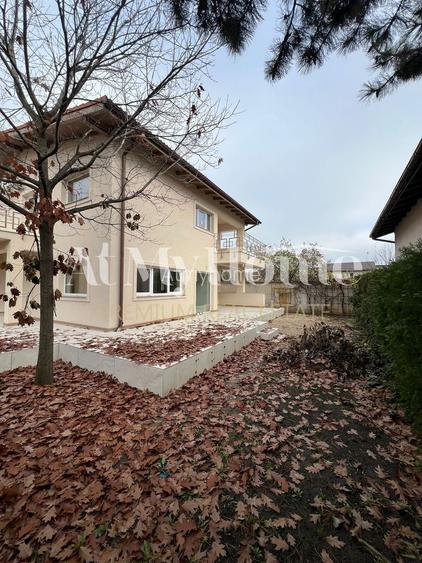 VILA INDIVIDUALA RENOVATA RECENT 600MP TEREN // 7 CAMERE- PIPERA - 4