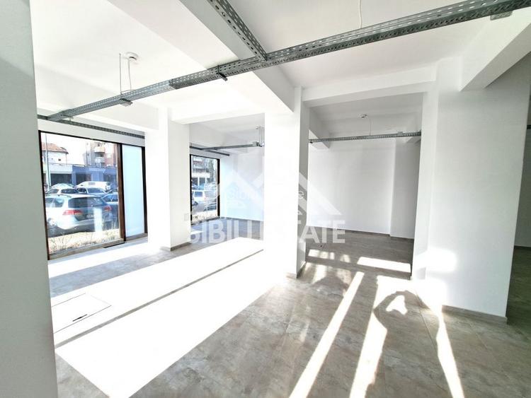 Spatiu comercial vitrine, vad stradal - 2