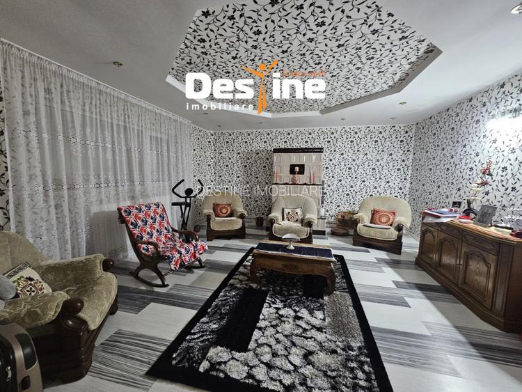 Casa cu etaj si mansarda, 7.200 mp teren, in comuna Probota  - 2