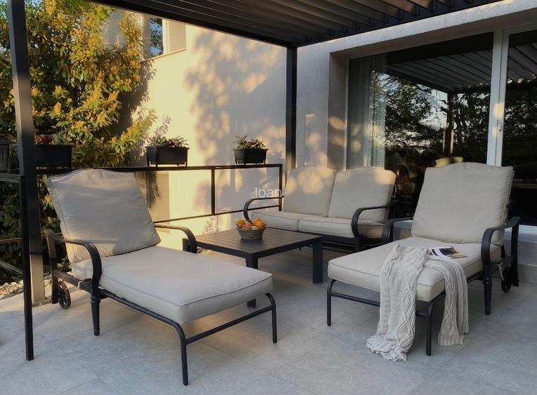 Proprietate pe stradă privatǎ, complet mobilată, curte matură, terasă  - 3