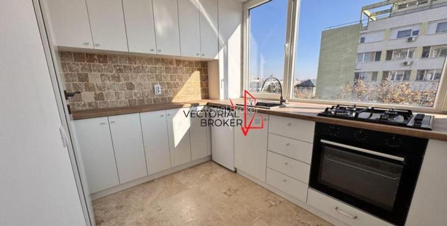 3 camere decomandat, revovat integral  Bld.Ferdinand - 4