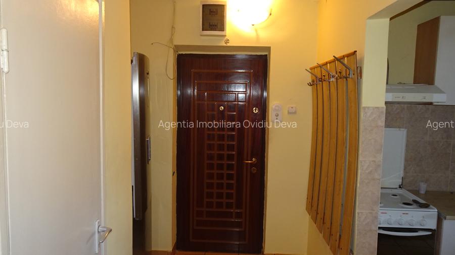 Inchiriez apartament cu 2 camere in Deva, parter, zona Pacii (scoala Andrei Sagu - 7