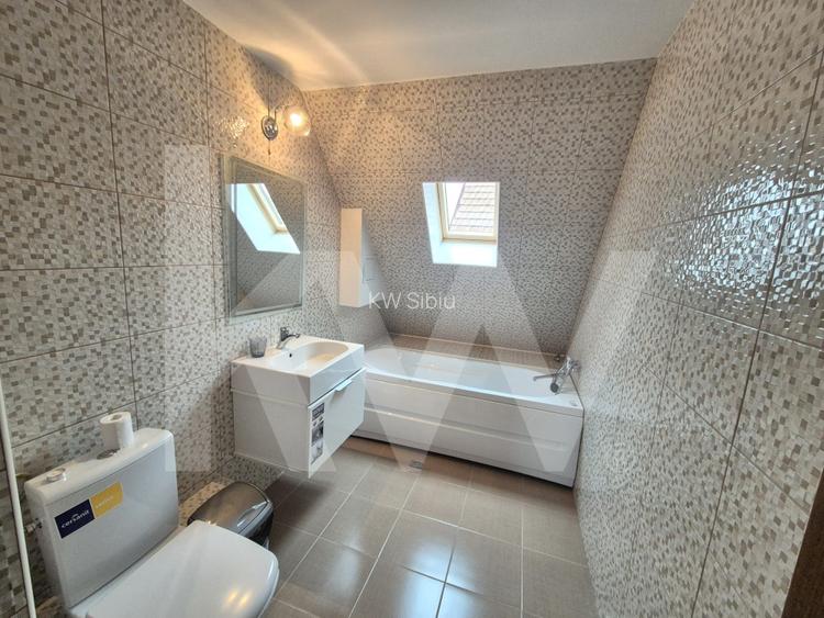 CASĂ INDIVIDUALĂ de închiriat – 330 mp, 8 camere, 5 băi, garaj dublu, grădină - 4