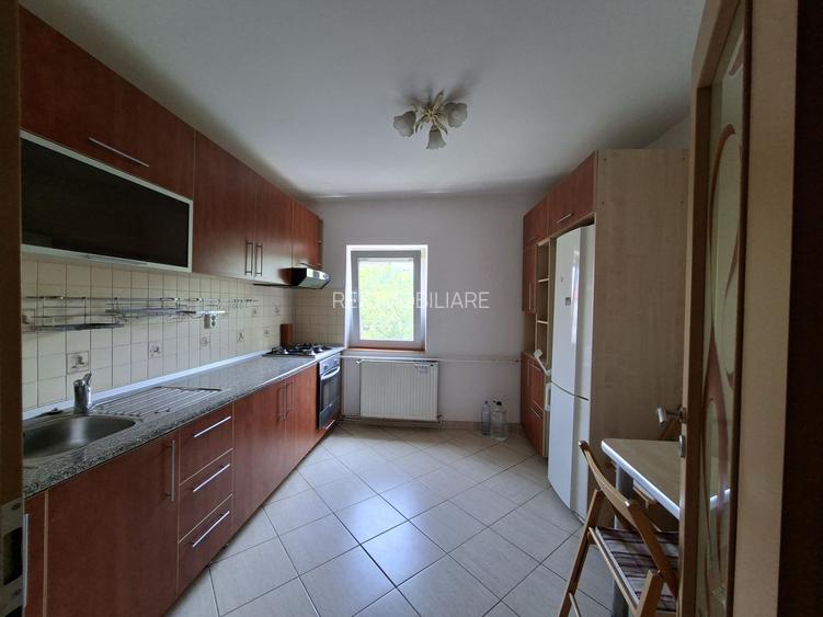 Apartament cu 3 camere,  decomandat,  5 minute de Iulius Mall,  garaj - 7