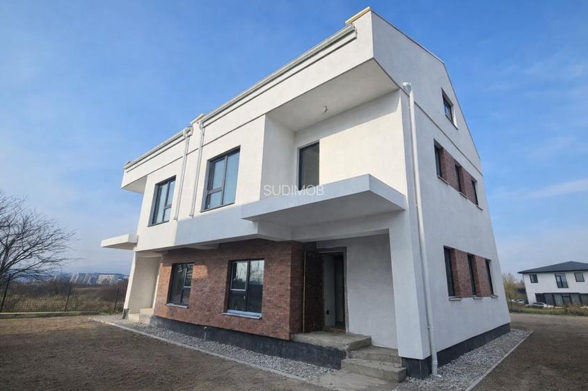 Casa individuala lipita la calcan strada Astrelor. - 2