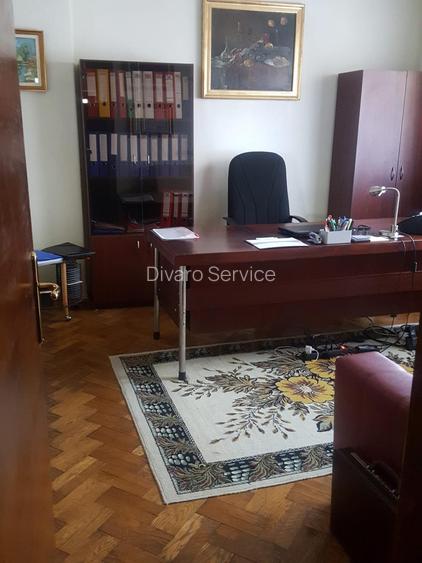 Vanzare vila zona Titulescu cu trei apartamente piscina garaj  gradina foisor - 10