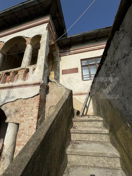 Conac cu teren intravilan 8759 mp, priveliste panoramica, Ciutura - 5