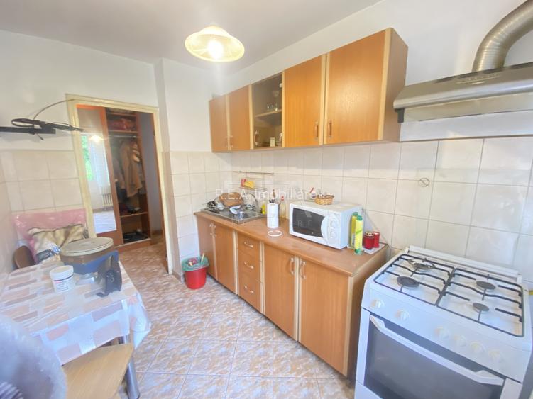 3 Camere- Etaj 2/4- Bloc anvelopat- Bulevardul  Constantin Brancoveanu - 12