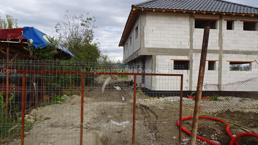 Vand casa in duplex in Deva, semifinisata, zona Garii (peste linia ferata), P+E - 2