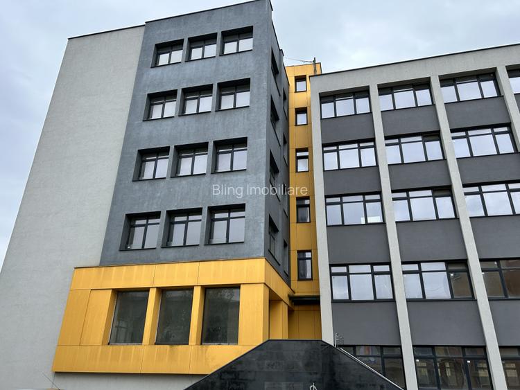 Cladire de vanzare D+P+4 cu 4670mp utili si curte 3650mp la 1280euro/mp  - 3