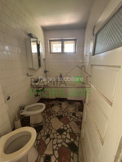 Casa cu 2 apartamente si teren generos-zona centrala, potential excelent! - 20
