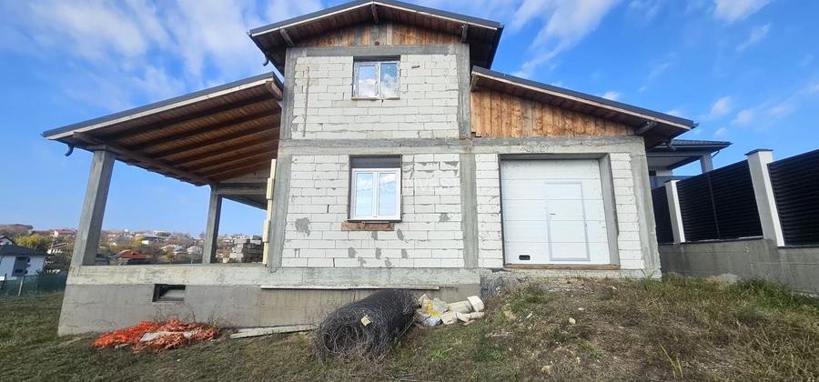 Casa la rosu Bariera Traian, teren 896 mp, 175.000 EUR - 2