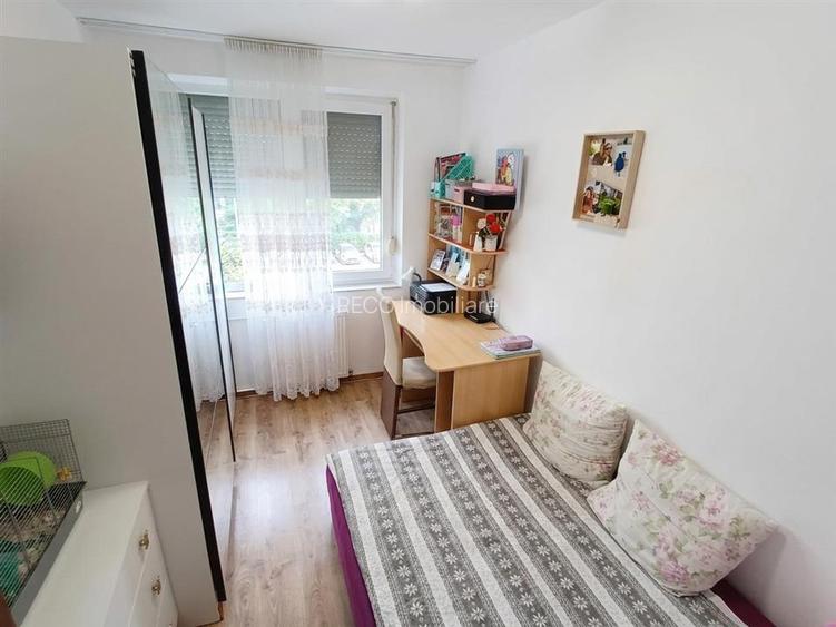 RECO Apartament cu 3 camere etaj 2 zona Velenta - 5
