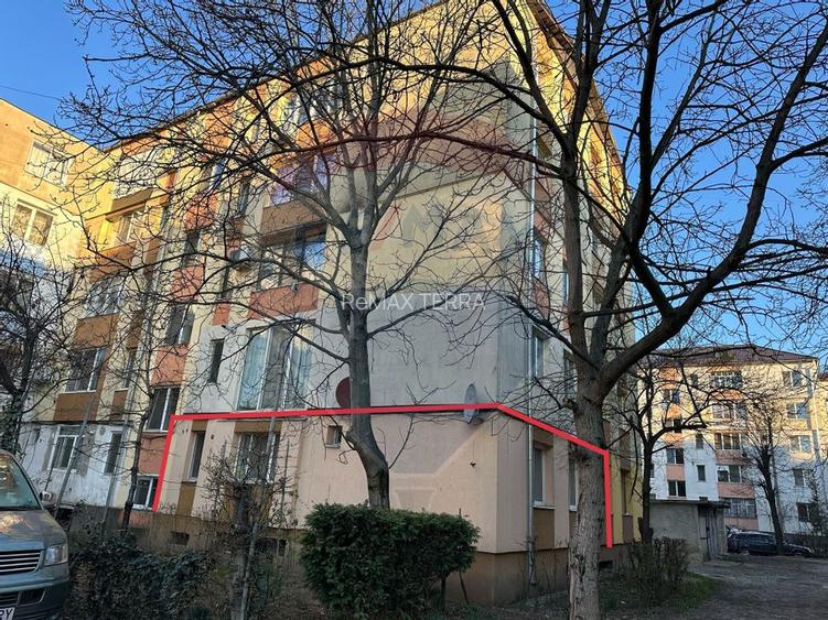 ZONA CENTRALA -  apartament 3 camere - 2